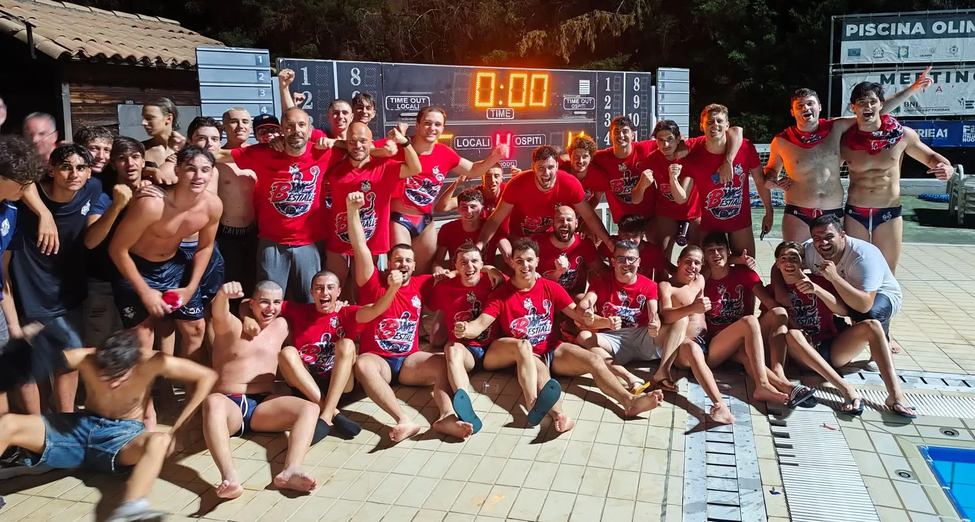 Smile Cosenza Pallanuoto, è festa grande: il tecnico Manna riporta la squadra in Serie B\n