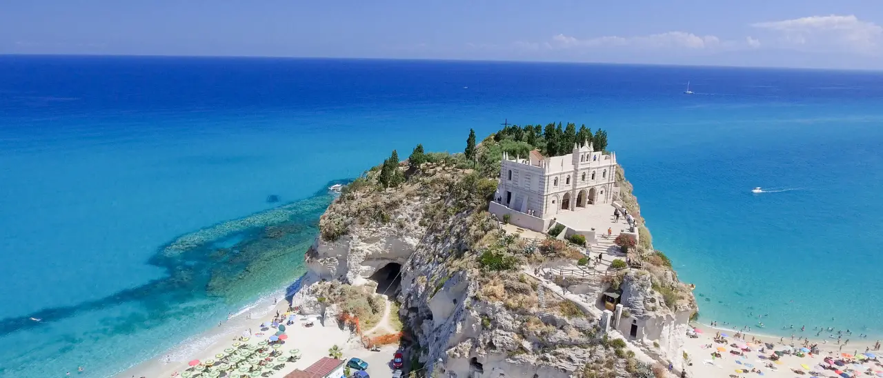 Turismo, Calabria regina degli arrivi nel primo semestre del 2026 (+11%). Il ministro:\u00A0«È boom»\n
