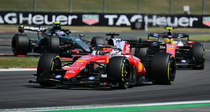 Leclerc domina a Silverstone: la Ferrari torna a vincere nel Gran Premio di Gran Bretagna\n