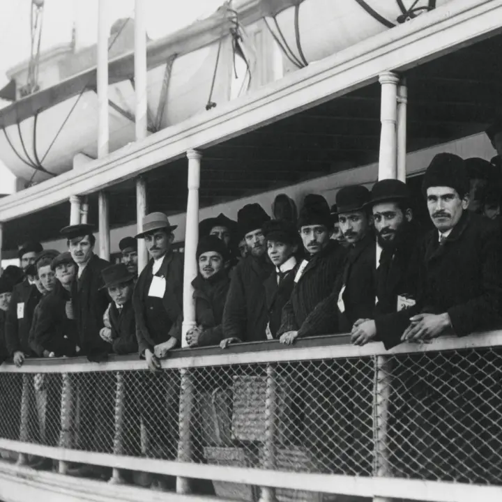 I confini del rito, il\u00A0Quattro luglio e i corpi della storia: quando i calabresi erano gli esclusi d'America