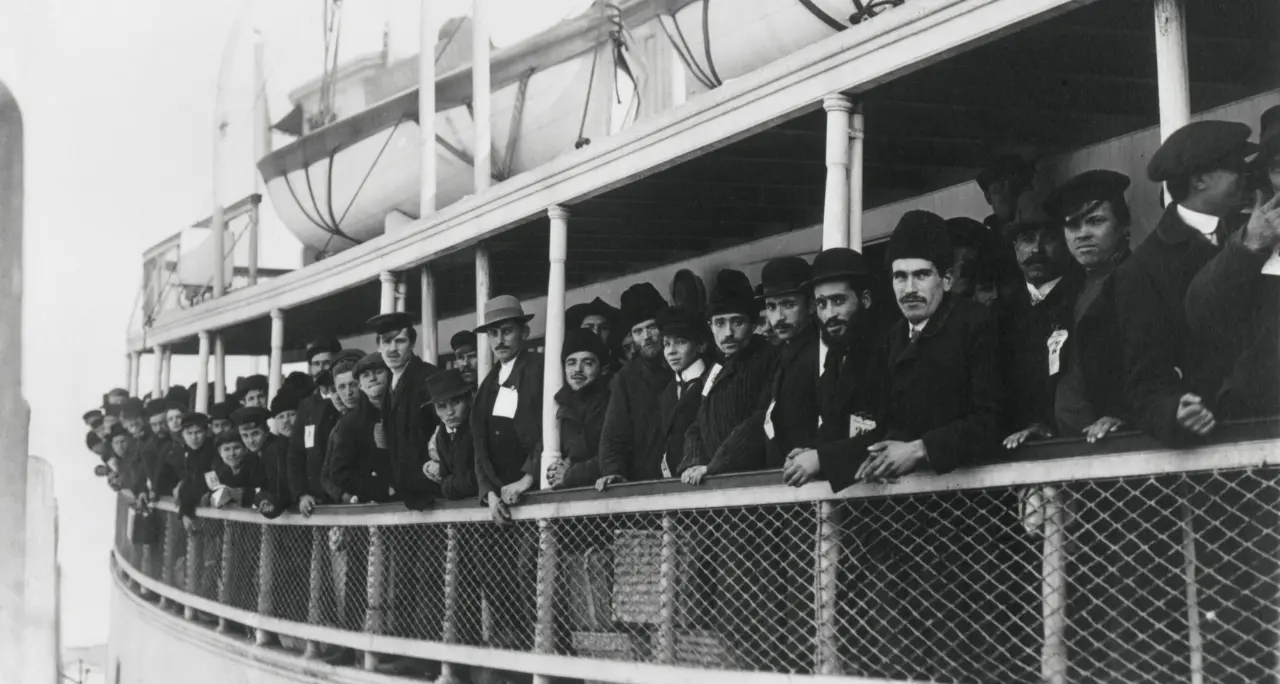 I confini del rito, il\u00A0Quattro luglio e i corpi della storia: quando i calabresi erano gli esclusi d'America