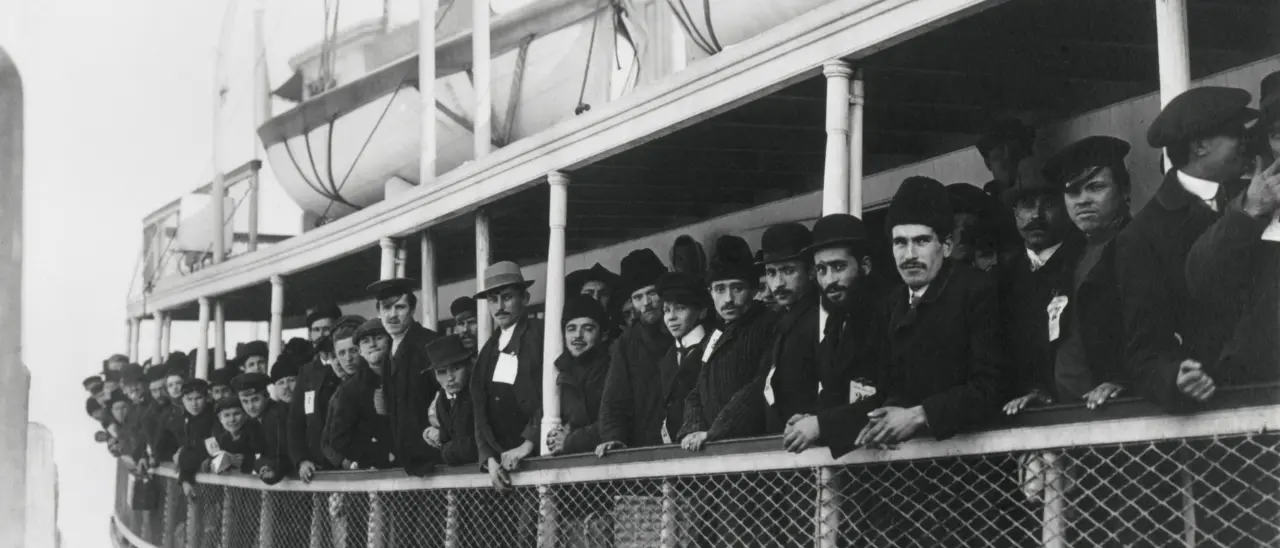 I confini del rito, il\u00A0Quattro luglio e i corpi della storia: quando i calabresi erano gli esclusi d'America