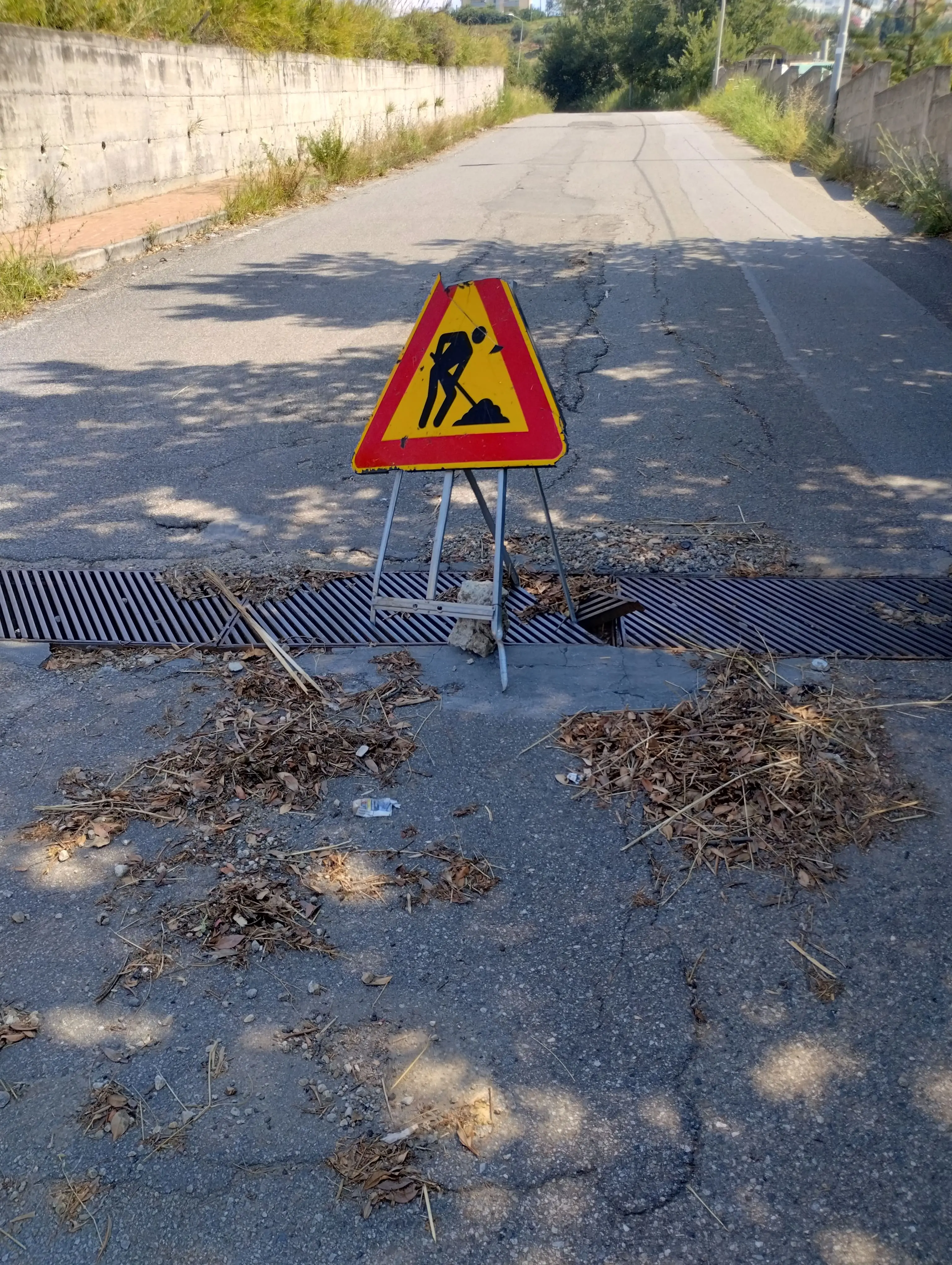 Cavita, i residenti di via Manganelli e via Barlaam da Seminara lanciano l’allarme: «Basta degrado, servono interventi urgenti e concreti»\n
