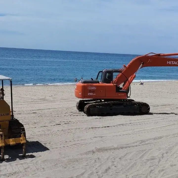 Ruspe e mezzi meccanici sui litorali vibonesi, l'attacco del Wwf: «Appelli inutili, spiagge trattate come tavoli da biliardo»\n