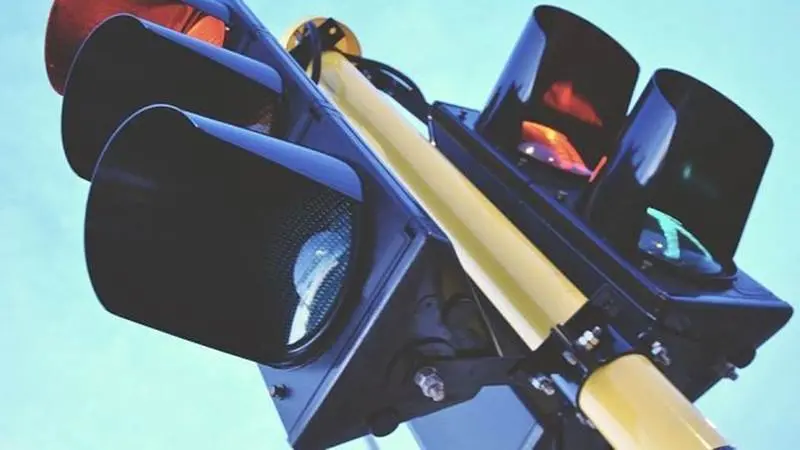 Roccella, dal 10 luglio sarà attivato il sistema di rilevamento delle infrazioni per il passaggio con il rosso al semaforo\n