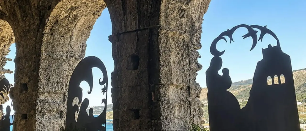 “TROPEArte: Accademia degli Archi”: a Palazzo Fazzari\u00A0esordio con una mostra dedicata alle migrazioni\n
