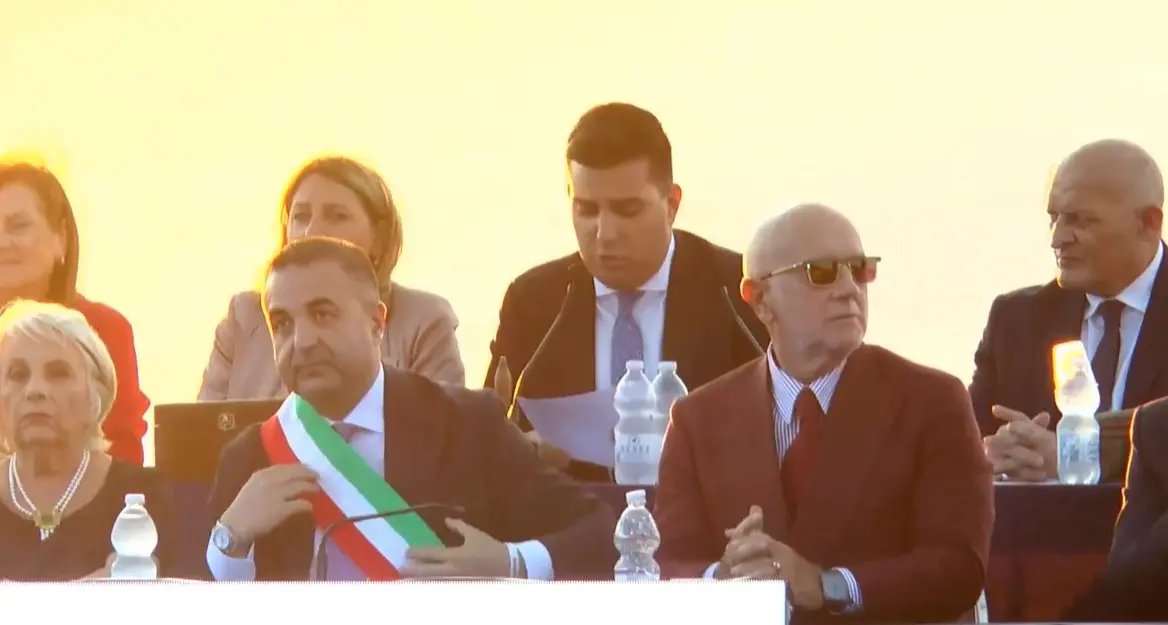 Reggio Calabria apre la nuova consiliatura: Cannizzaro indossa la fascia tricolore, Milia presidente\n