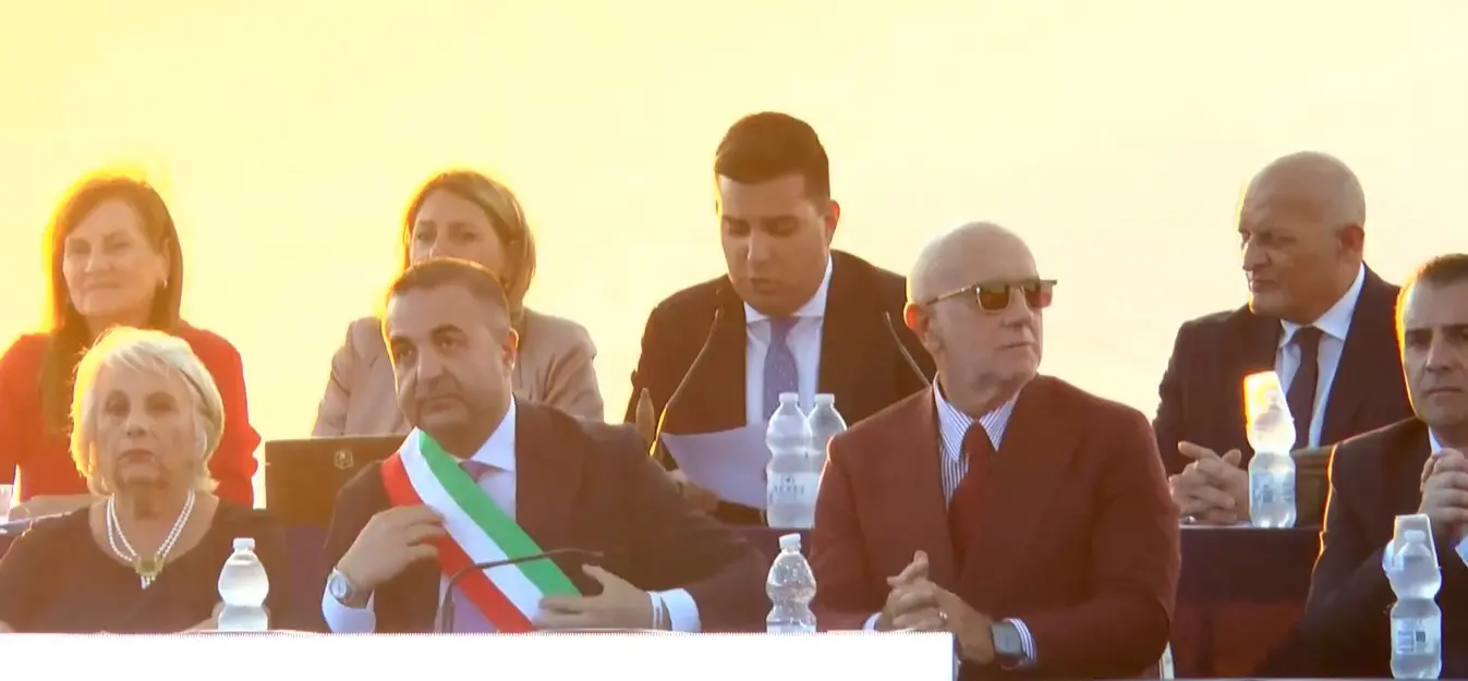Reggio Calabria apre la nuova consiliatura: Cannizzaro indossa la fascia tricolore, Milia presidente del Consiglio\n