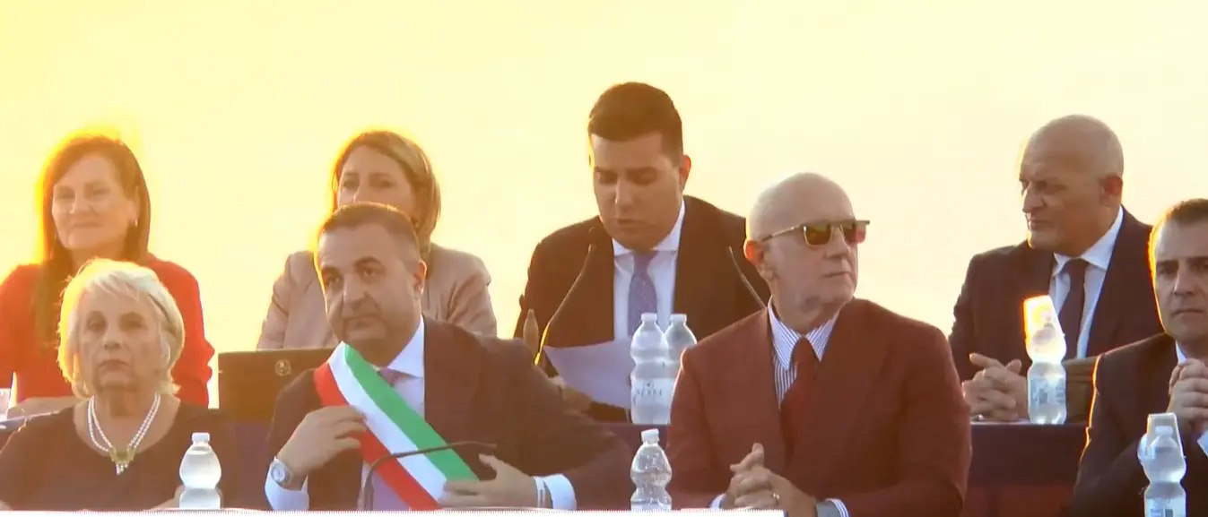 Reggio Calabria apre la nuova consiliatura: Cannizzaro indossa la fascia tricolore, Milia presidente del Consiglio\n