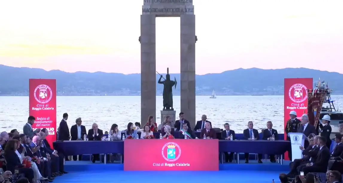 Il messaggio di Tajani alla nuova amministrazione: «Reggio Calabria diventi faro internazionale nel Mediterraneo»\n