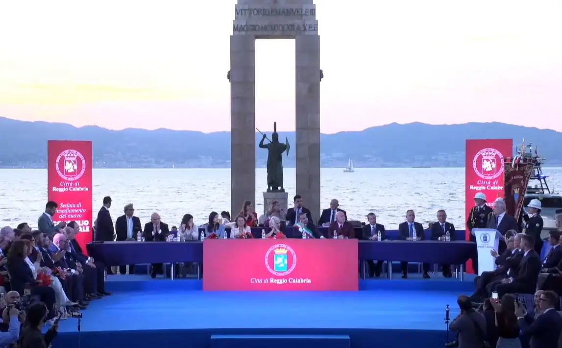 Il messaggio di Tajani alla nuova amministrazione: «Reggio Calabria diventi faro internazionale nel Mediterraneo»\n