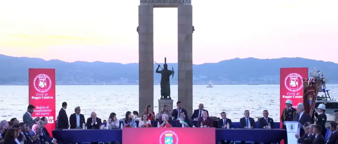 Il messaggio di Tajani alla nuova amministrazione: «Reggio Calabria diventi faro internazionale nel Mediterraneo»\n