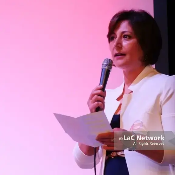 Il coordinatore della Breast Unit di Catanzaro, Abbonante,\u00A0va in pensione:\u00A0la gratitudine della scrittrice Nasso\n