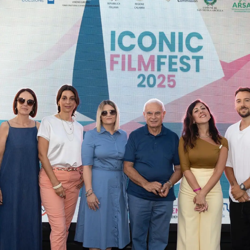 Iconic Film Fest torna a San Nicola Arcella: dal 22 al 25 luglio il borgo si trasforma in un cinema sotto le stelle\n