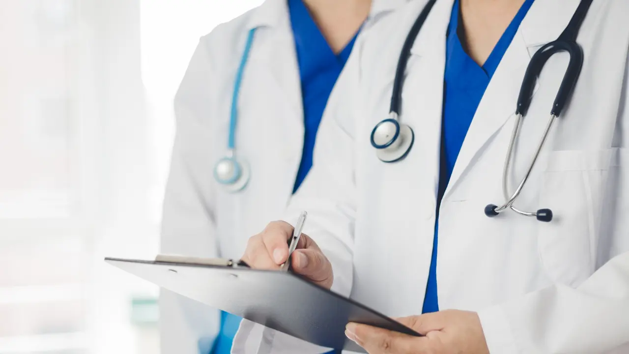 Liste d’attesa, l’Asp di Vibo cerca medici e infermieri tra i propri dipendenti disposti a lavorare fuori il normale orario di servizio: ecco quanto offre