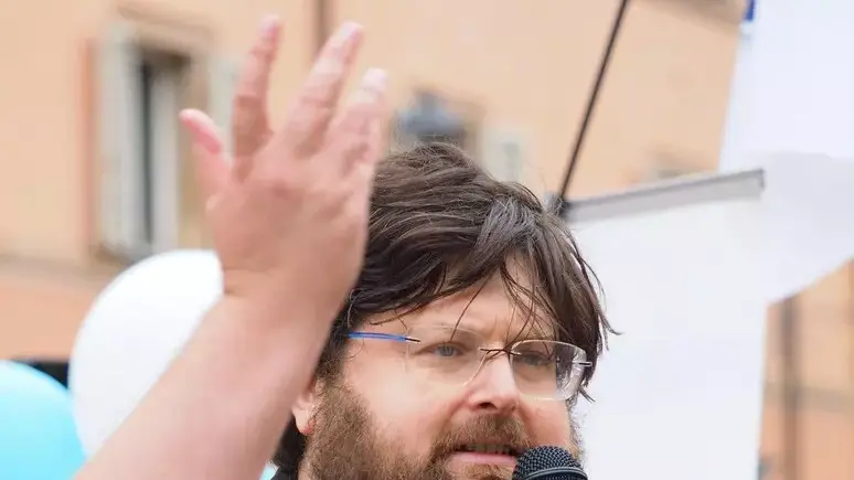 <p>Mario Adinolfi (foto ansa)</p>\\n