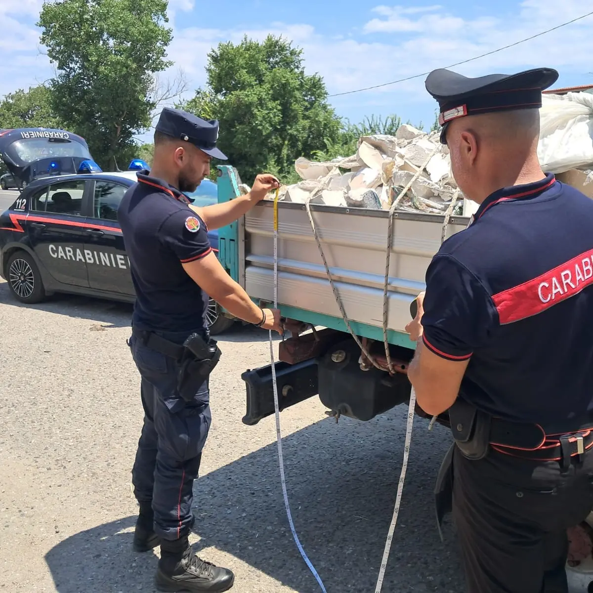 Sellia marina, sequestrato un autocarro con 15 quintali di rifiuti edili privi di tracciabilità. Denunciato il conducente\n