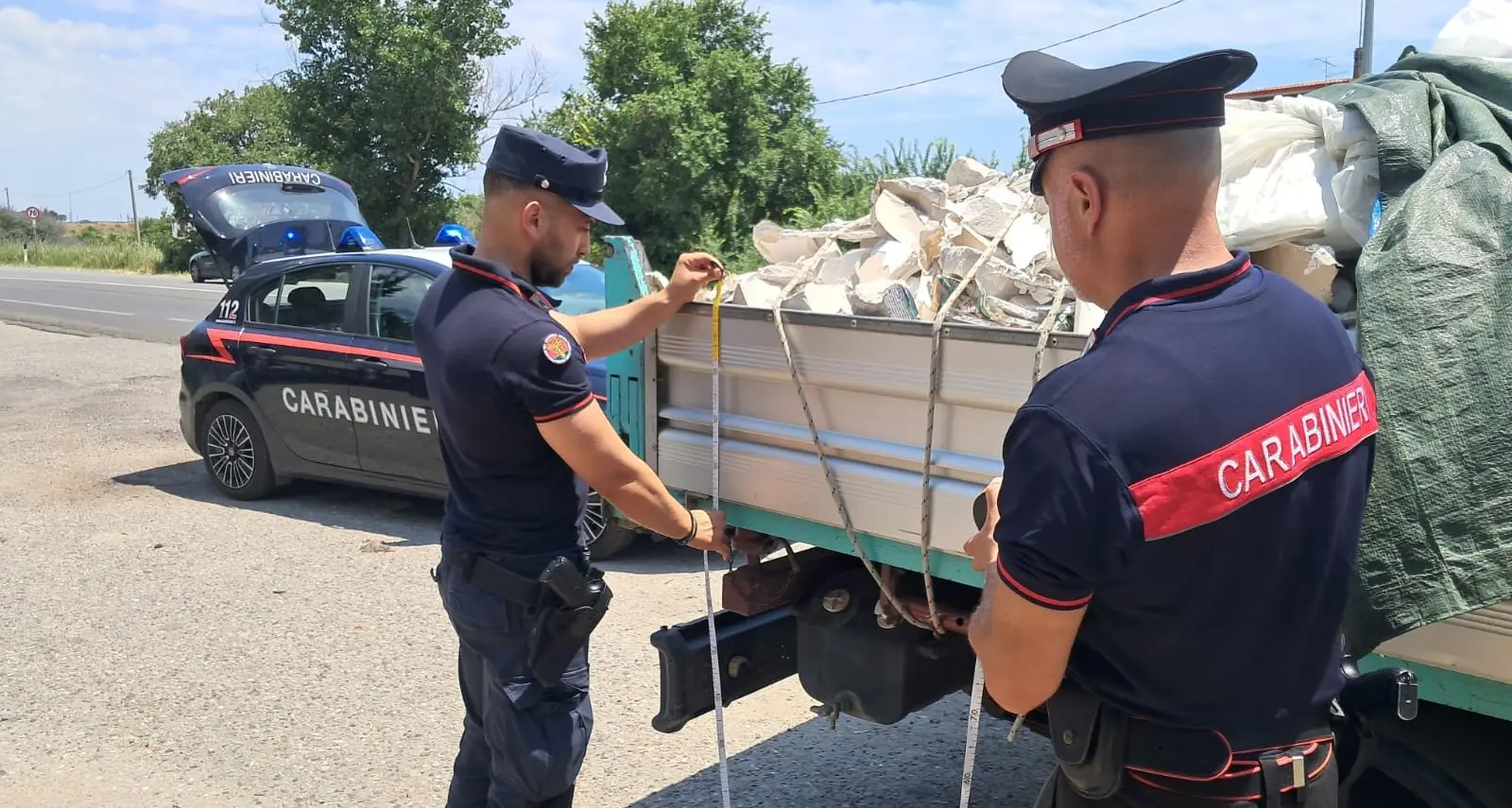 Sellia marina, sequestrato un autocarro con 15 quintali di rifiuti edili privi di tracciabilità. Denunciato il conducente\n