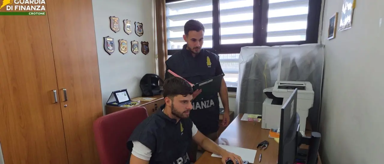 Fallimento pilotato di un'azienda del calcestruzzo nel Crotonese, due arresti e sequestri per 400 mila euro\n