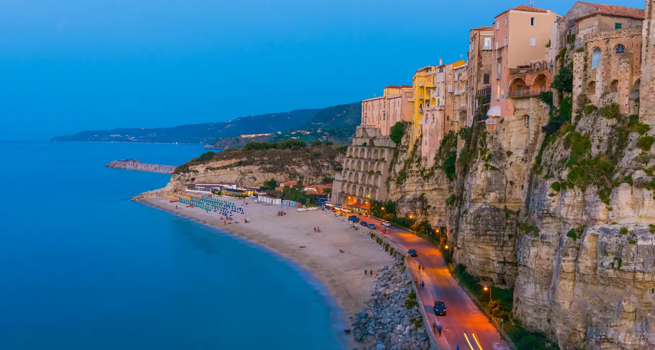 Tropea piace sempre di più: terza a livello nazionale per chi viaggia in coppia e nella top ten dei gruppi\n