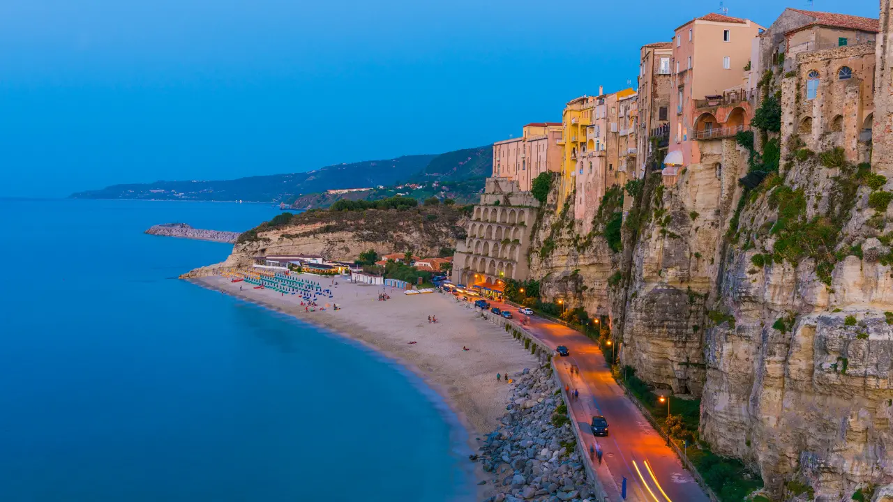 Tropea piace sempre di più: terza a livello nazionale per chi viaggia in coppia e nella top ten dei gruppi\n