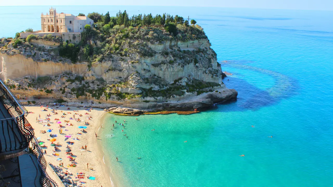 Tropea tra le mete preferite degli italiani: terza per i soggiorni in coppia e nella top ten dei viaggi di gruppo\n