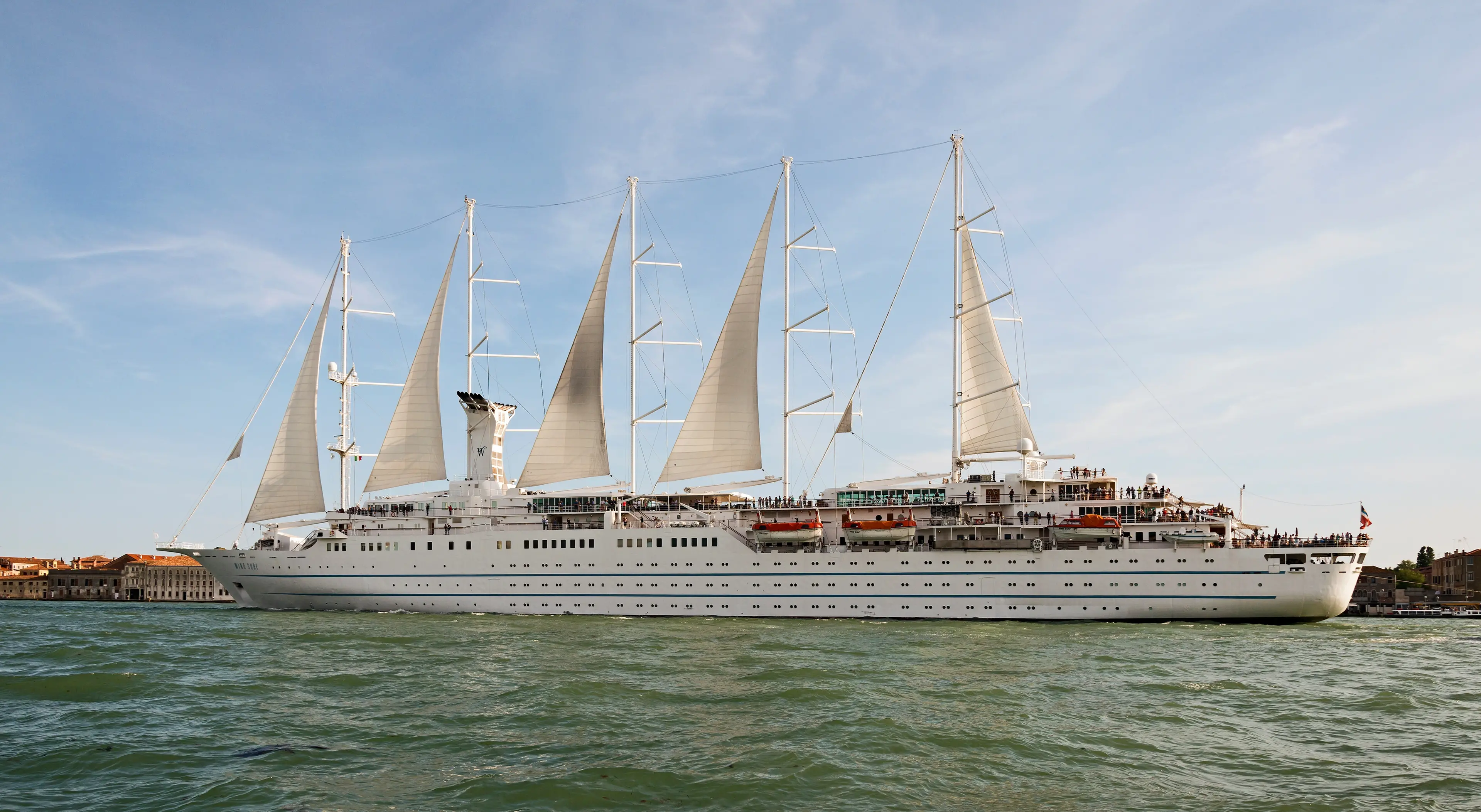 Wind Surf (ship, 1989)
