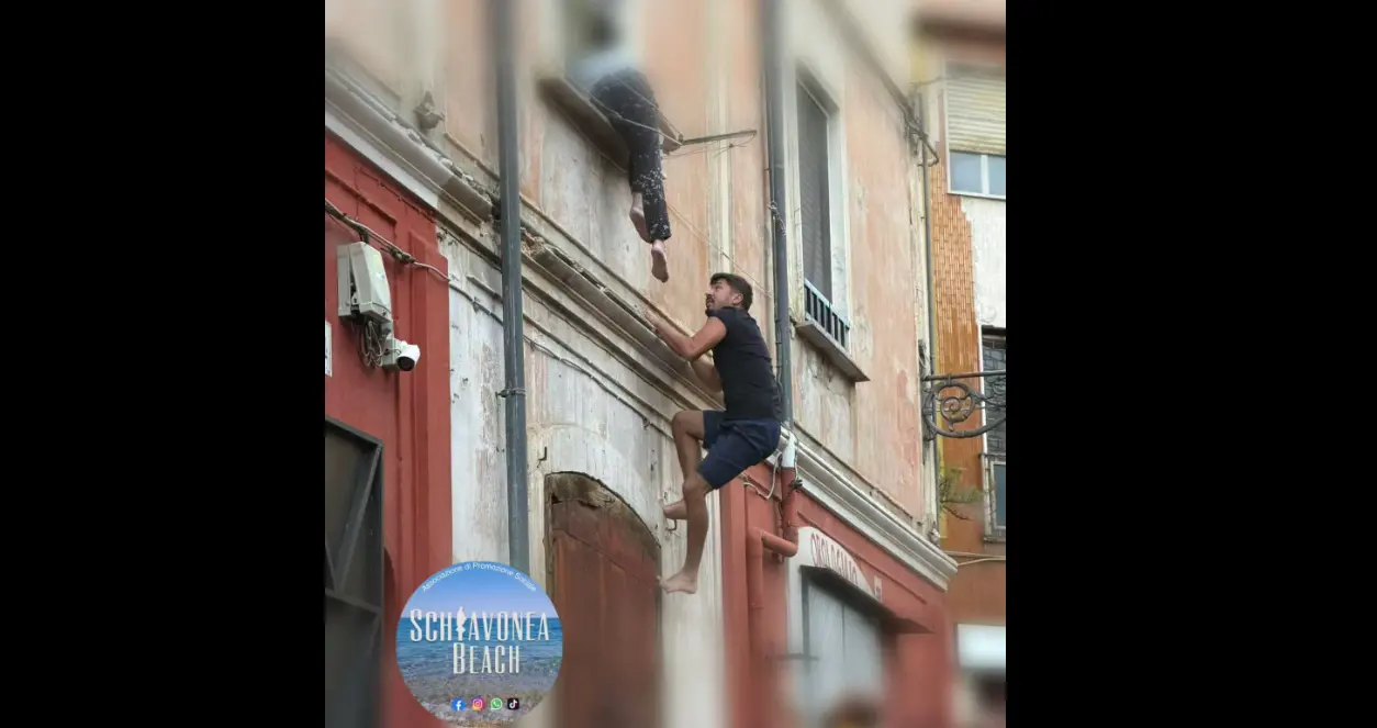 Corigliano, anziana minaccia di lanciarsi dal balcone: decisivo il coraggio di un giovane prima dell'arrivo dei soccorsi\n