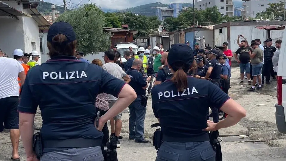 Campo rom Scordovillo, al via lo sgombero delle prime abitazioni. Ferro: «Risultato storico»\n