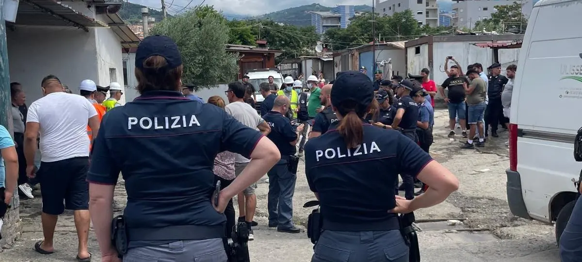 Campo rom Scordovillo, al via lo sgombero delle prime abitazioni. Ferro: «Risultato storico»\n