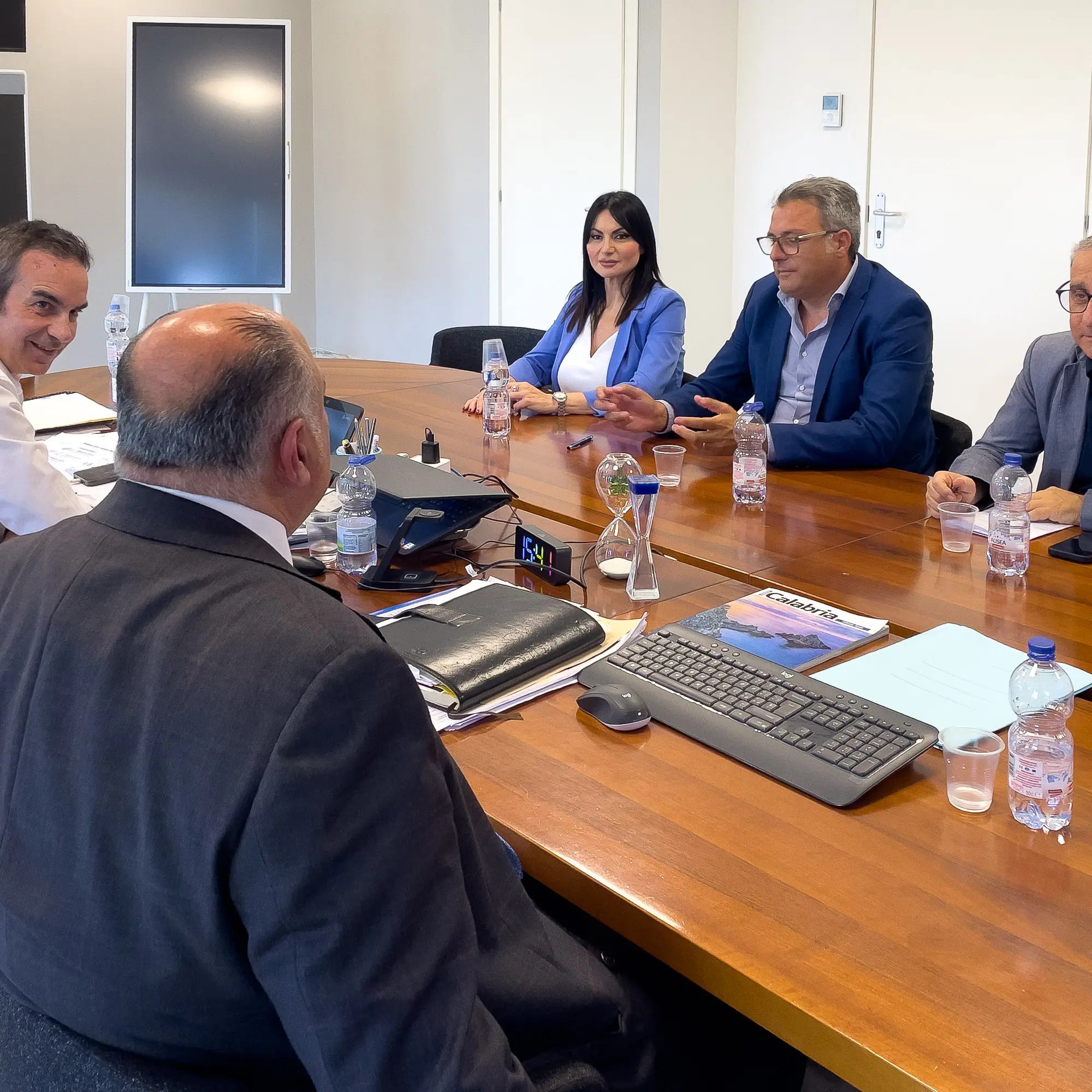 Vertenza Konecta, vertice tra Regione e sindacati:\u00A0«Obiettivo\u00A0garantire stabilità occupazionale a 700 persone»\n