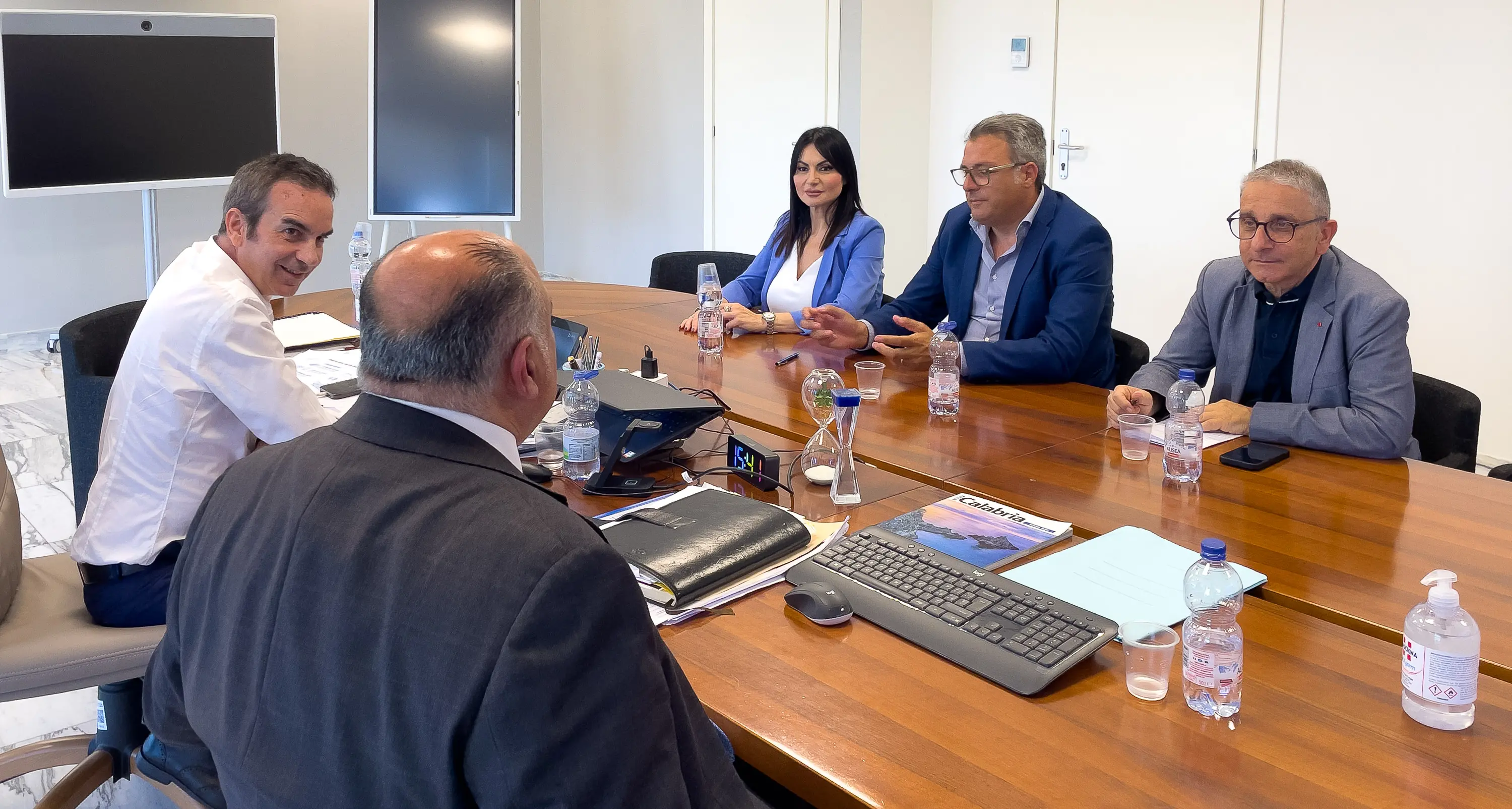 Vertenza Konecta, vertice tra Regione e sindacati:\u00A0«Obiettivo\u00A0garantire stabilità occupazionale a 700 persone»\n