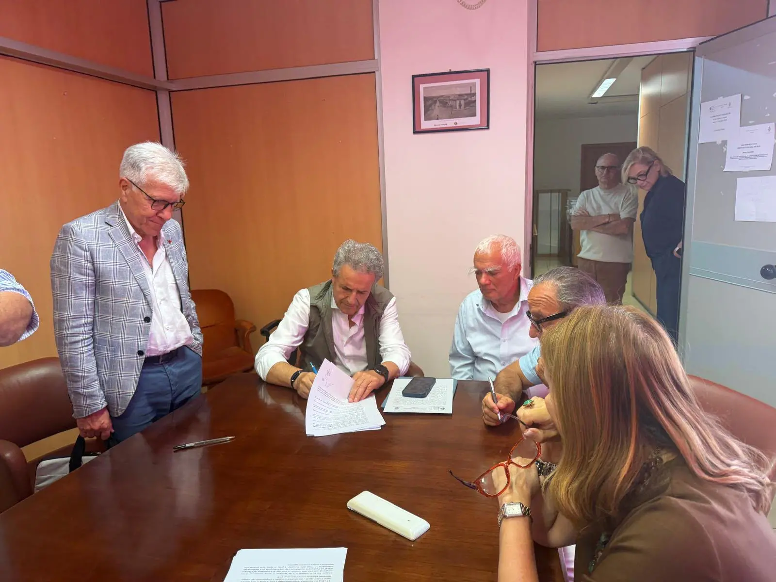 Sanità, intesa a Crotone tra Asp e medici di base per le Case di Comunità:\u00A0più servizi sul territorio per garantire cure vicine ai cittadini\n