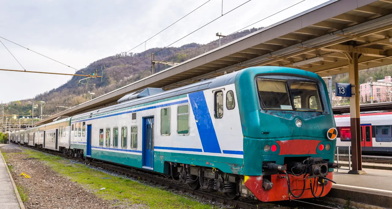 Danni alla rete ferroviaria,\u00A0stop ai treni su quattro linee calabresi: ecco quali\n
