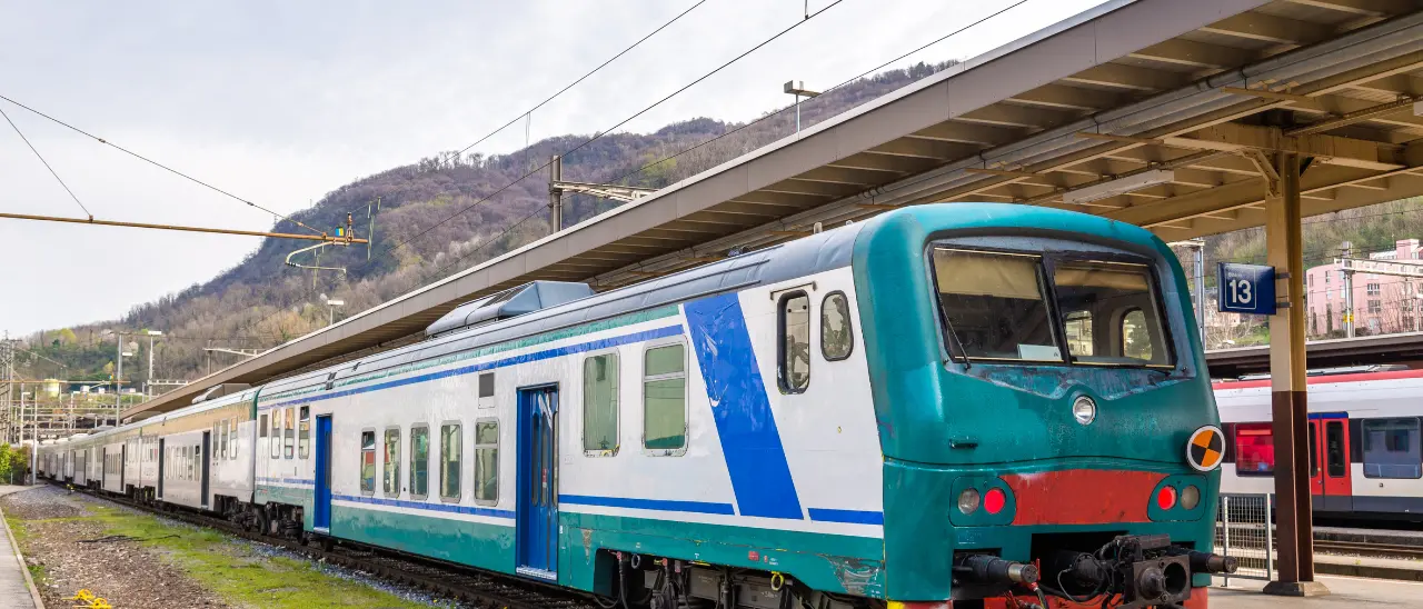 Cavi tagliati sulla rete\u00A0ferroviaria,\u00A0stop ai treni su quattro linee calabresi: ecco quali\n