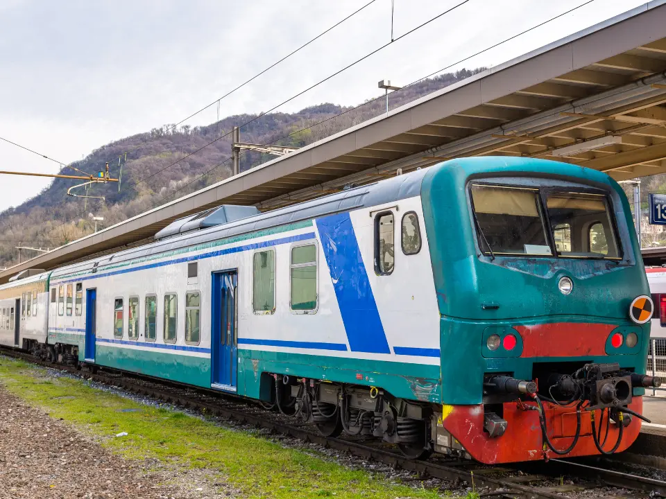 Cavi tagliati sulla rete ferroviaria, stop ai treni su quattro linee calabresi: ecco quali