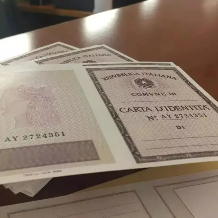 Viaggi all’estero, senza la carta d’identità elettronica avremo problemi alle frontiere\n