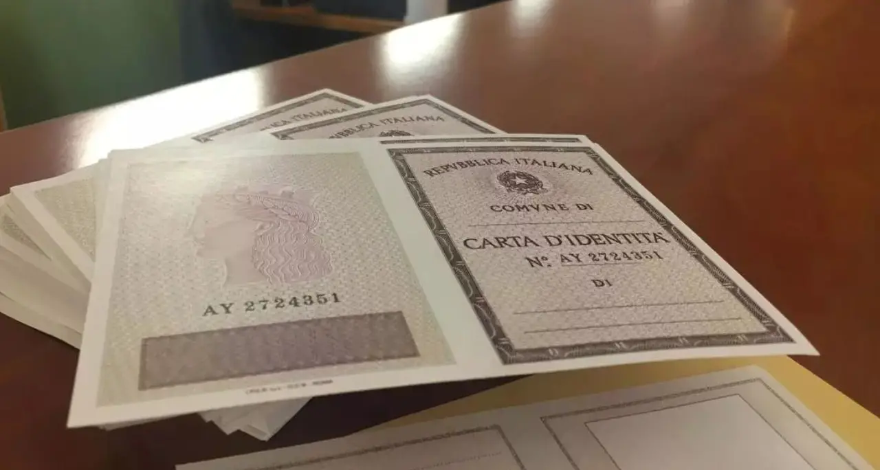 Viaggi all’estero, senza la carta d’identità elettronica avremo problemi alle frontiere\n