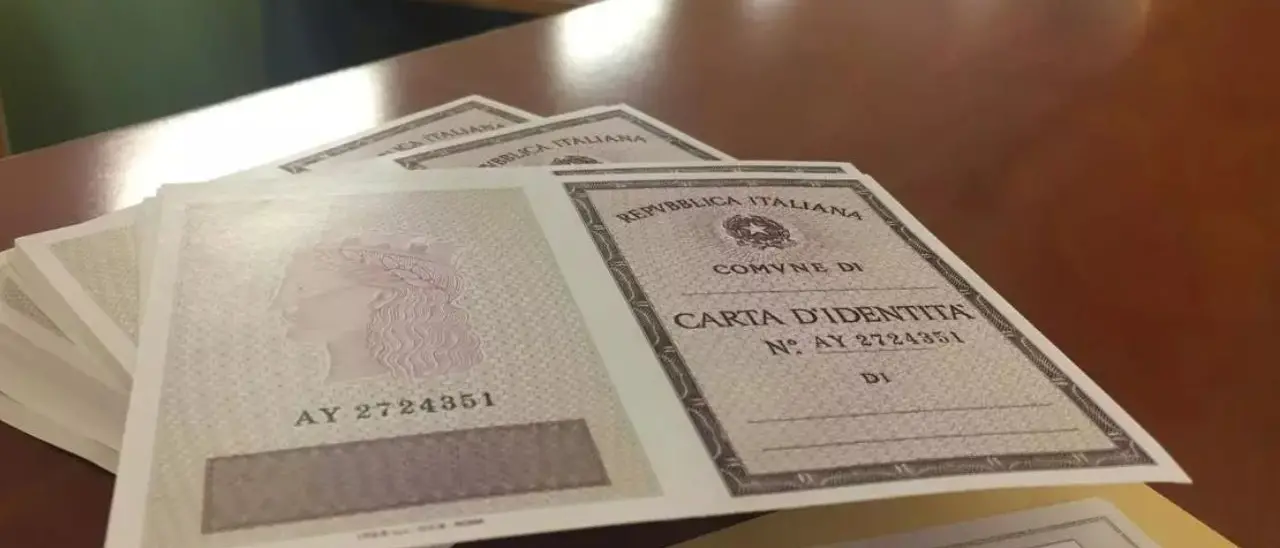 Viaggi all’estero, senza la carta d’identità elettronica avremo problemi alle frontiere\n