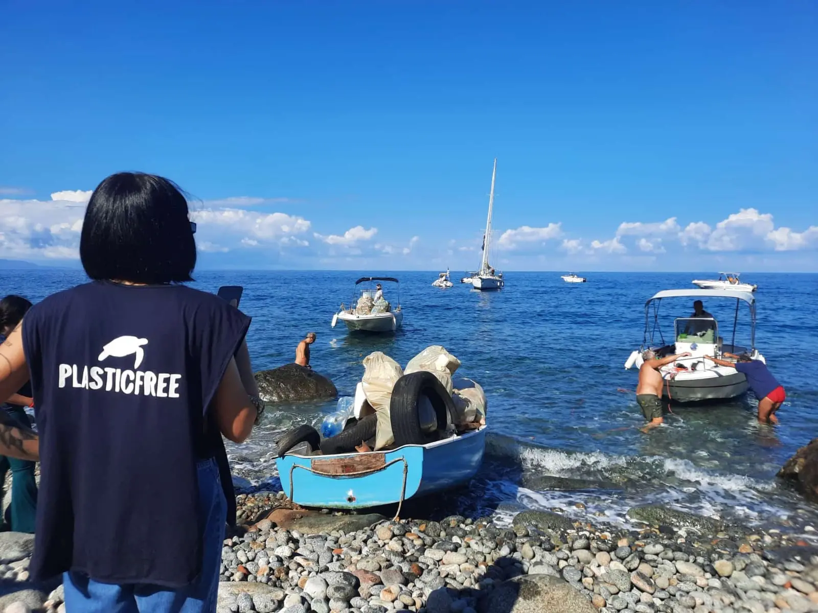 Sabato alla Marinella di Palmi\u00A0volontari in campo per ripulire spiaggia e fondali\n