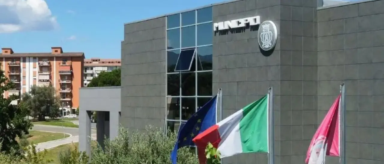Rende, l’Amministrazione: «Calabra Maceri non vuole raccogliere i rifiuti entro le 8»\n\n\n