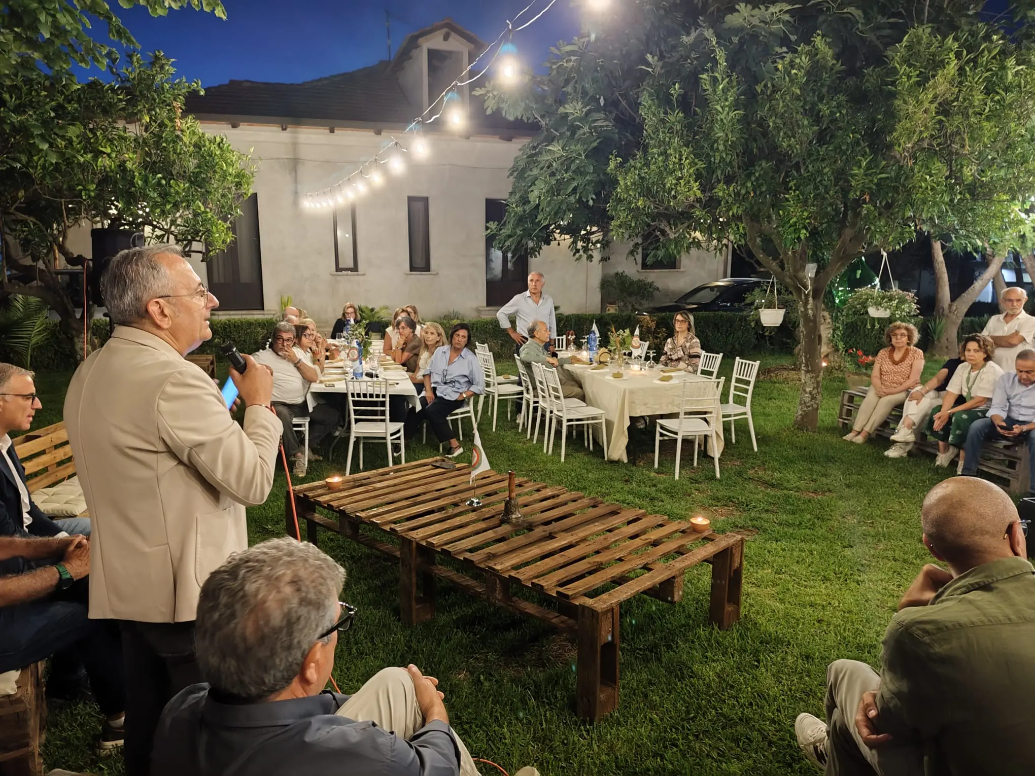 Dalla memoria delle campagne alla sfida della sostenibilità, alle Tenute De Giglio l'Accademia Italiana della Cucina racconta il futuro del territorio attraverso le sue eccellenze\n
