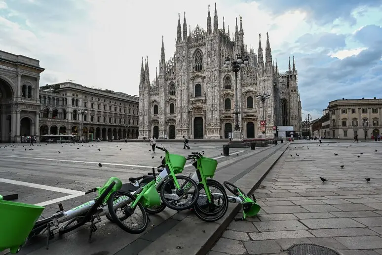 «Che hai da guardare? Sono uomo e musulmano», e la\u00A0sfregia: fermato a Milano un 27enne algerino. Il giorno prima era stato arrestato e rilasciato\u00A0\n