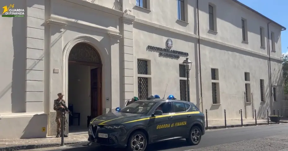 ‘Ndrangheta, confisca da 10 milioni nel Vibonese: nel mirino villaggio turistico,\u00A0compagnie di navigazione e un chiosco-bar di\u00A0Briatico\n