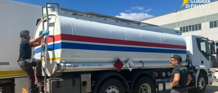 Vazzano, i finanzieri sequestrano un’autobotte con carico di gasolio irregolare: due denunciati\n
