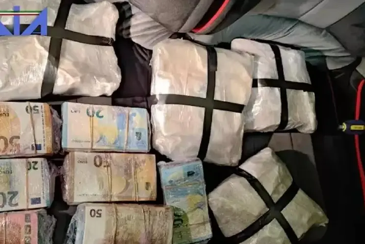 Traffico internazionale di droga, 23 arresti tra Puglia e Calabria: coinvolti “fornitori” di Vibo e Reggio\n