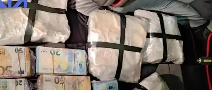 Traffico internazionale di droga, 23 arresti tra Puglia e Calabria: coinvolti “fornitori” di Vibo e Reggio\n
