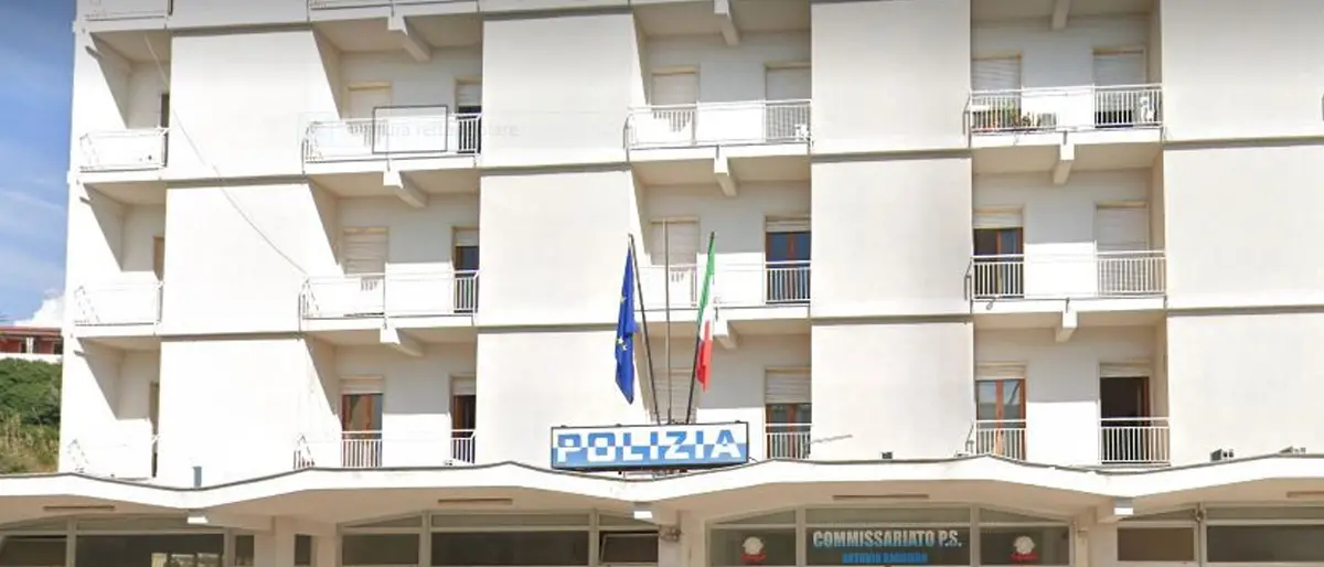 Blitz della Polizia sul Tirreno: due arresti e sequestrate armi clandestine e droga\n