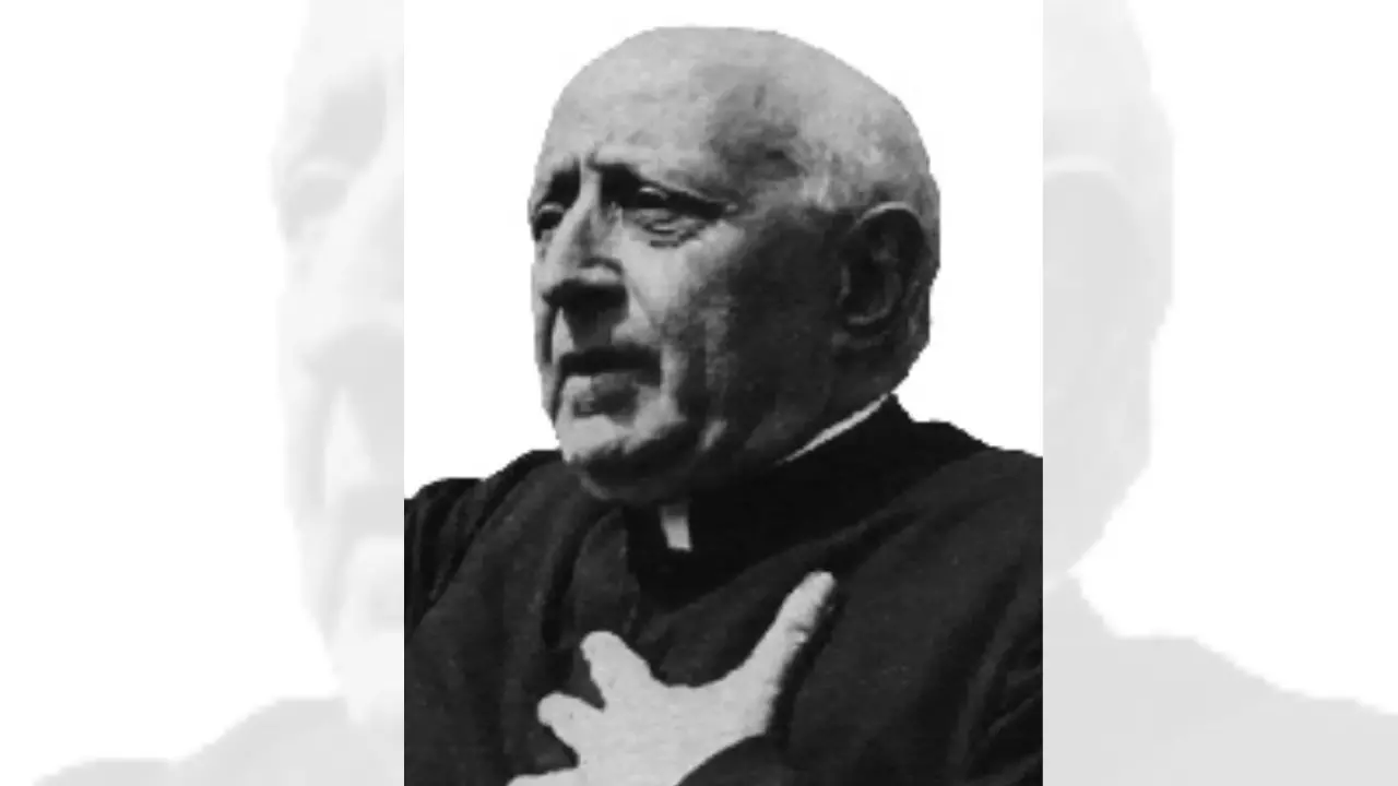 <p>Don Luigi Nicoletti (foto wikipedia)</p>\\n