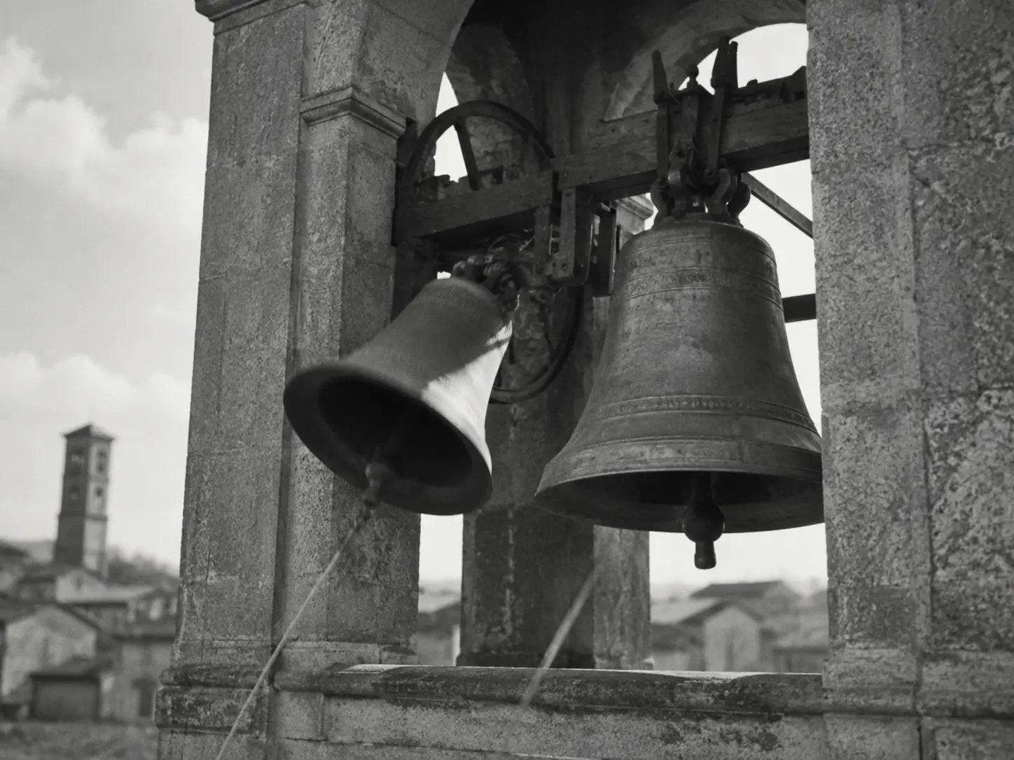 San Lorenzo del Vallo,\u00A0quando le campane della chiesa dividono il paese: il caso arriva in Curia\n